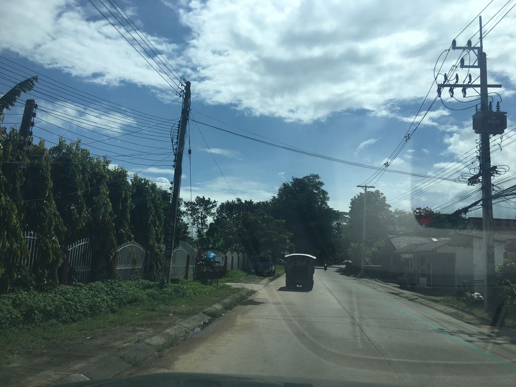 ภาพถนนตรงที่ ข้าวมันไก่เบตง โกเหน่ง ตั้งอยู่ ถ่ายโดย wapriz พ.ศ. 2561 (2018) · A street-level view of where ข้าวมันไก่เบตง โกเหน่ง · Khao Man Kai Betnga Koneng stands, by wapriz in 2561 (2018)