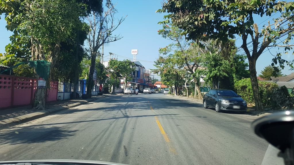 ภาพถนนตรงที่ Bhanmaiglangna homestaychiangrai ตั้งอยู่ ถ่ายโดย igorzo พ.ศ. 2562 (2019) · A street-level view of where Bhanmaiglangna homestaychiangrai stands, by igorzo in 2562 (2019)