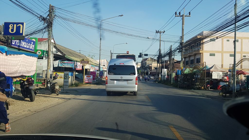 ภาพถนนตรงที่ FarmShirtvintage ตั้งอยู่ ถ่ายโดย igorzo พ.ศ. 2562 (2019) · A street-level view of where FarmShirtvintage stands, by igorzo in 2562 (2019)