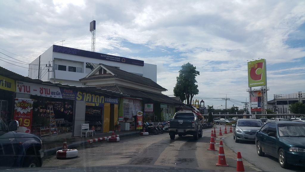 ภาพถนนตรงที่ Mobile Hitech ตั้งอยู่ ถ่ายโดย jrcarlsen พ.ศ. 2560 (2017) · A street-level view of where Mobile Hitech stands, by jrcarlsen in 2560 (2017)