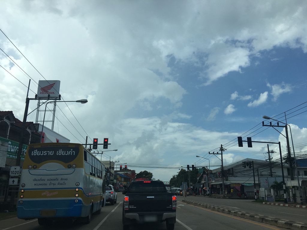 ภาพถนนตรงที่ ทวียนต์ ห้วยสัก ตั้งอยู่ ถ่ายโดย wapriz พ.ศ. 2561 (2018) · A street-level view of where ทวียนต์ ห้วยสัก · Thawiina Huai Sak stands, by wapriz in 2561 (2018)