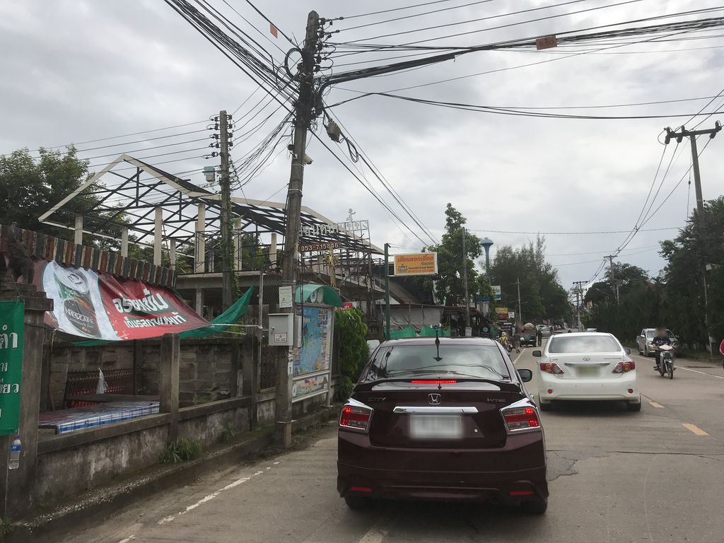 ภาพถนนตรงที่ ร้านเปิงใจ๋ ตั้งอยู่ ถ่ายโดย kiw พ.ศ. 2561 (2018) · A street-level view of where ร้านเปิงใจ๋ · Ran Poengchai stands, by kiw in 2561 (2018)