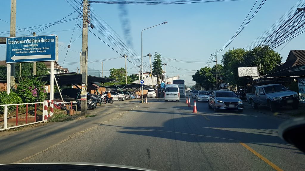 ภาพถนนตรงที่ โรงเรียนมารีรักษ์ ตั้งอยู่ ถ่ายโดย igorzo พ.ศ. 2562 (2019) · A street-level view of where โรงเรียนมารีรักษ์ · Ma Ri Rak School stands, by igorzo in 2562 (2019)