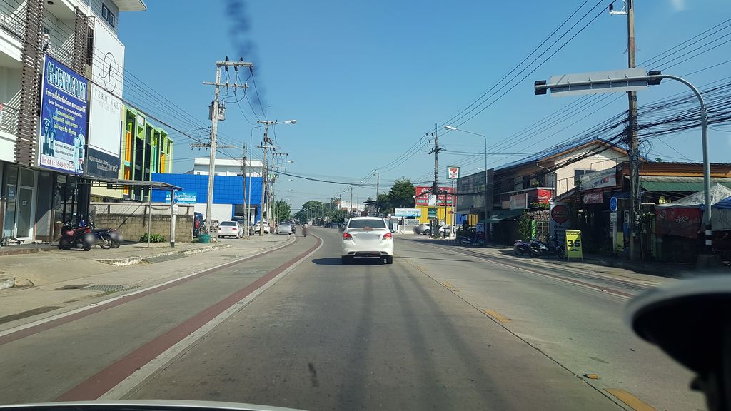 ภาพถนนตรงที่ ข้าวต้มกลางเวียง ตั้งอยู่ ถ่ายโดย igorzo พ.ศ. 2562 (2019) · A street-level view of where ข้าวต้มกลางเวียง · Khaotom Klangwiang stands, by igorzo in 2562 (2019)
