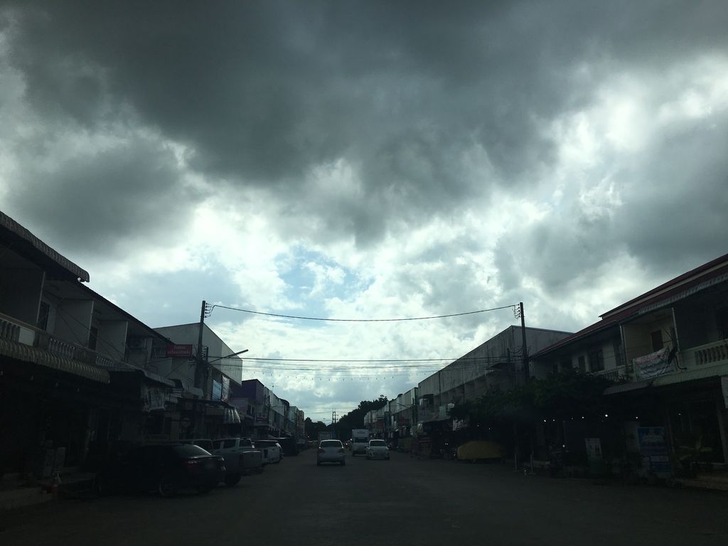 ภาพถนนตรงที่ เสือกคาเฟ่ ตั้งอยู่ ถ่ายโดย wapriz พ.ศ. 2561 (2018) · A street-level view of where เสือกคาเฟ่ · Sueakkhafe stands, by wapriz in 2561 (2018)