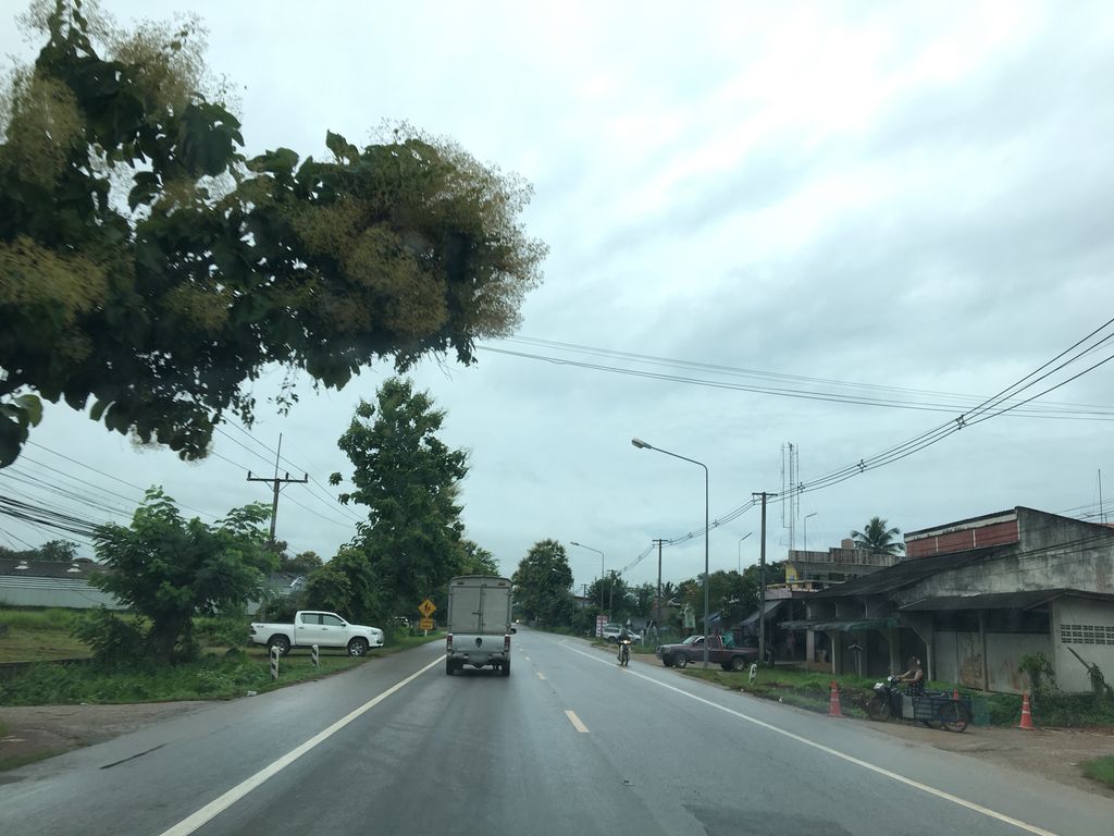 ภาพถนนตรงที่ คนรักถิ่นเรดิโอสเตชั่น 105.25 - ข่าวสารเชียงราย ตั้งอยู่ ถ่ายโดย wapriz พ.ศ. 2561 (2018) · A street-level view of where คนรักถิ่นเรดิโอสเตชั่น 105.25 - ข่าวสารเชียงราย · Khon Rak Thin Re The O Station 105.25 - Khaosan Chiang Rai stands, by wapriz in 2561 (2018)