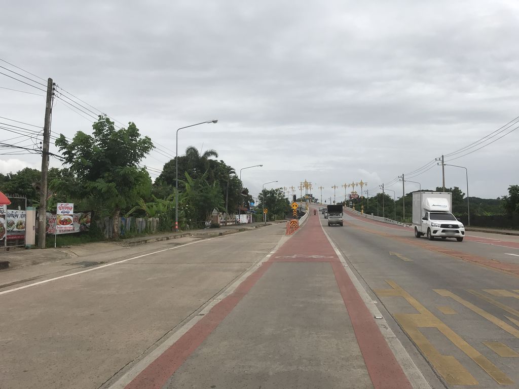 ภาพถนนตรงที่ โจ๊กบ้านใหม่ ตั้งอยู่ ถ่ายโดย kiw พ.ศ. 2561 (2018) · A street-level view of where โจ๊กบ้านใหม่ · Chokbanmai stands, by kiw in 2561 (2018)