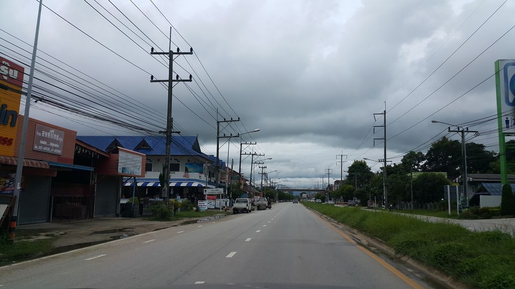 ภาพถนนตรงที่ พีแอลซีกวดวิชาและเลอวองจินตคณิต สาขาเทิง จ.เชียงราย ตั้งอยู่ ถ่ายโดย jrcarlsen พ.ศ. 2559 (2016) · A street-level view of where พีแอลซีกวดวิชาและเลอวองจินตคณิต สาขาเทิง จ.เชียงราย · Phi Aen C Kwotwicha Lae Loe Wong Chintoknit Sakha Thoeng Cha.Chiang Rai stands, by jrcarlsen in 2559 (2016)