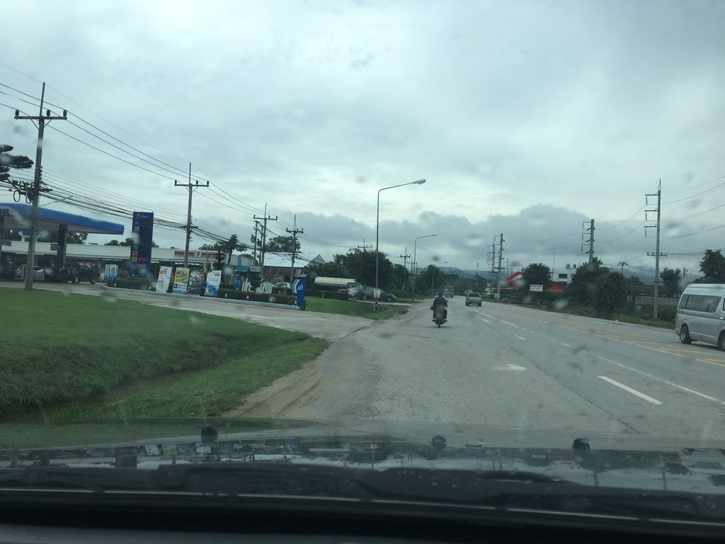 ภาพถนนตรงที่ ธิดา คาราโอเกะ ตั้งอยู่ ถ่ายโดย wapriz พ.ศ. 2561 (2018) · A street-level view of where ธิดา คาราโอเกะ · Thida Kharaoke stands, by wapriz in 2561 (2018)