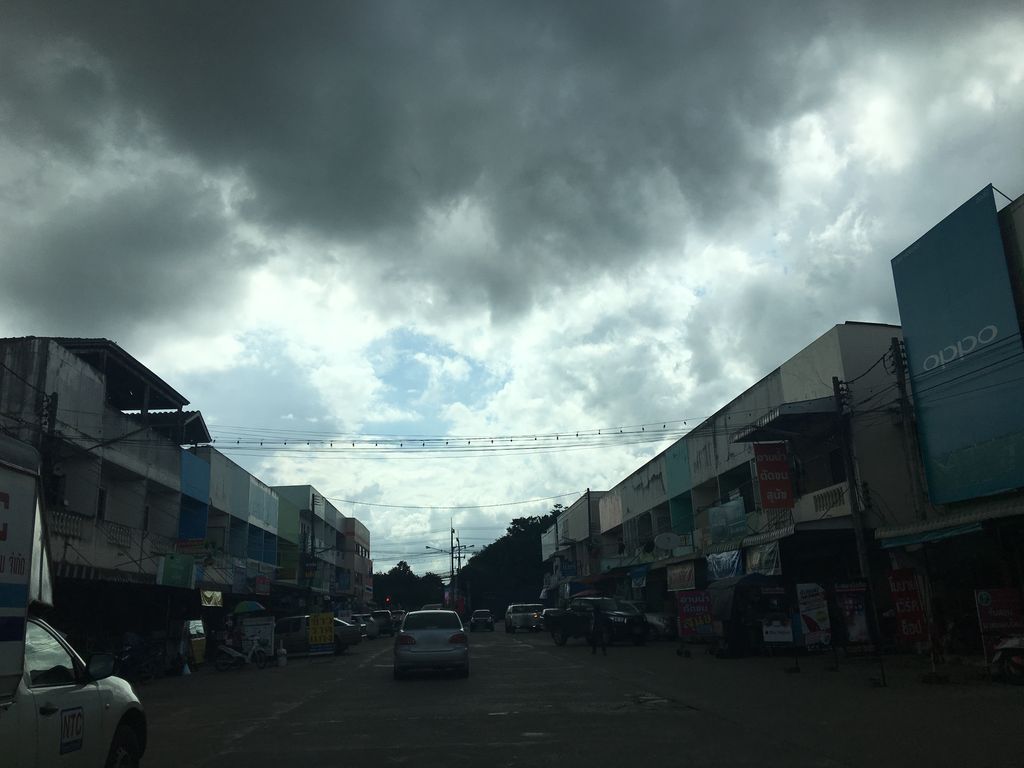 ภาพถนนตรงที่ ศูนย์ไอโฟน มือ2 AppleShopโดยACMOBILEบ้านดู่เมืองใหม่เชียงราย ตั้งอยู่ ถ่ายโดย wapriz พ.ศ. 2561 (2018) · A street-level view of where ศูนย์ไอโฟน มือ2 AppleShopโดยACMOBILEบ้านดู่เมืองใหม่เชียงราย stands, by wapriz in 2561 (2018)