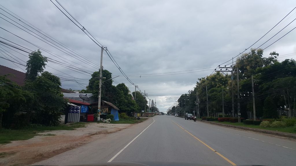 ภาพถนนตรงที่ เทศบาลตำบลเวียงชัย ตั้งอยู่ ถ่ายโดย jrcarlsen พ.ศ. 2559 (2016) · A street-level view of where เทศบาลตำบลเวียงชัย · Tambon Wiang Chai Municipality stands, by jrcarlsen in 2559 (2016)