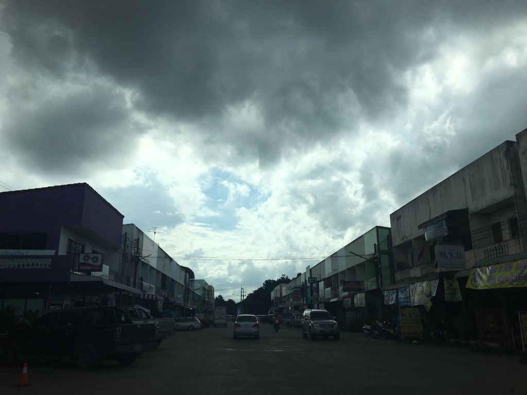 ภาพถนนตรงที่ I-tim cando ไอศกรีม เชียงราย ตั้งอยู่ ถ่ายโดย wapriz พ.ศ. 2561 (2018) · A street-level view of where I-tim cando ไอศกรีม เชียงราย stands, by wapriz in 2561 (2018)