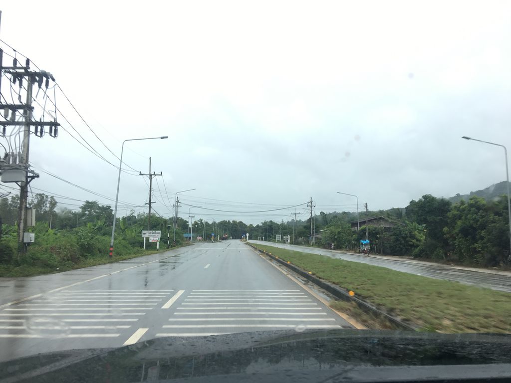 ภาพถนนตรงที่ อู่ช่างต่อล เซอร์วิส ตั้งอยู่ ถ่ายโดย wapriz พ.ศ. 2561 (2018) · A street-level view of where อู่ช่างต่อล เซอร์วิส · Uchangton Service stands, by wapriz in 2561 (2018)