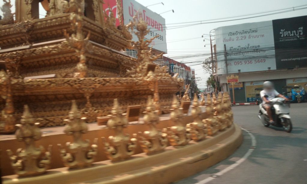ภาพถนนตรงที่ Yoddoi Thai Coffee ตั้งอยู่ ถ่ายโดย ozflor พ.ศ. 2562 (2019) · A street-level view of where Yoddoi Thai Coffee stands, by ozflor in 2562 (2019)