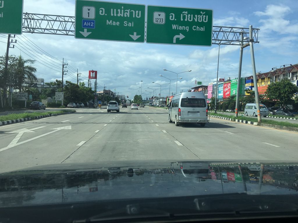 ภาพถนนตรงที่ ลอจะ คาแพ คอฟฟี่ บีนส์ ตั้งอยู่ ถ่ายโดย wapriz พ.ศ. 2561 (2018) · A street-level view of where ลอจะ คาแพ คอฟฟี่ บีนส์ · Locha Khaphae Coffee Bin stands, by wapriz in 2561 (2018)
