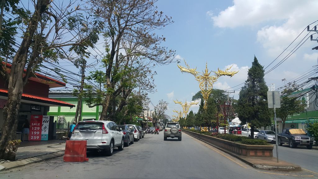 ภาพถนนตรงที่ เจียงฮายบ้านเฮา ตั้งอยู่ ถ่ายโดย jrcarlsen พ.ศ. 2560 (2017) · A street-level view of where เจียงฮายบ้านเฮา · Chianghai Ban Hao stands, by jrcarlsen in 2560 (2017)