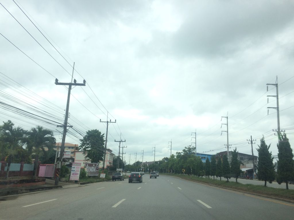 ภาพถนนตรงที่ แม่จันเบเกอรี่ ตั้งอยู่ ถ่ายโดย prasert พ.ศ. 2559 (2016) · A street-level view of where แม่จันเบเกอรี่ · Mae Chan Bakery stands, by prasert in 2559 (2016)