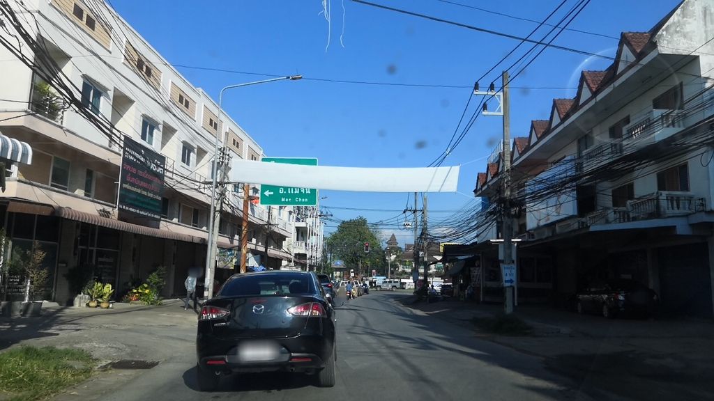 ภาพถนนตรงที่ เสริมสวย ไฮเทค ตั้งอยู่ ถ่ายโดย charlesano พ.ศ. 2561 (2018) · A street-level view of where เสริมสวย ไฮเทค · Soemsuai Haithek stands, by charlesano in 2561 (2018)