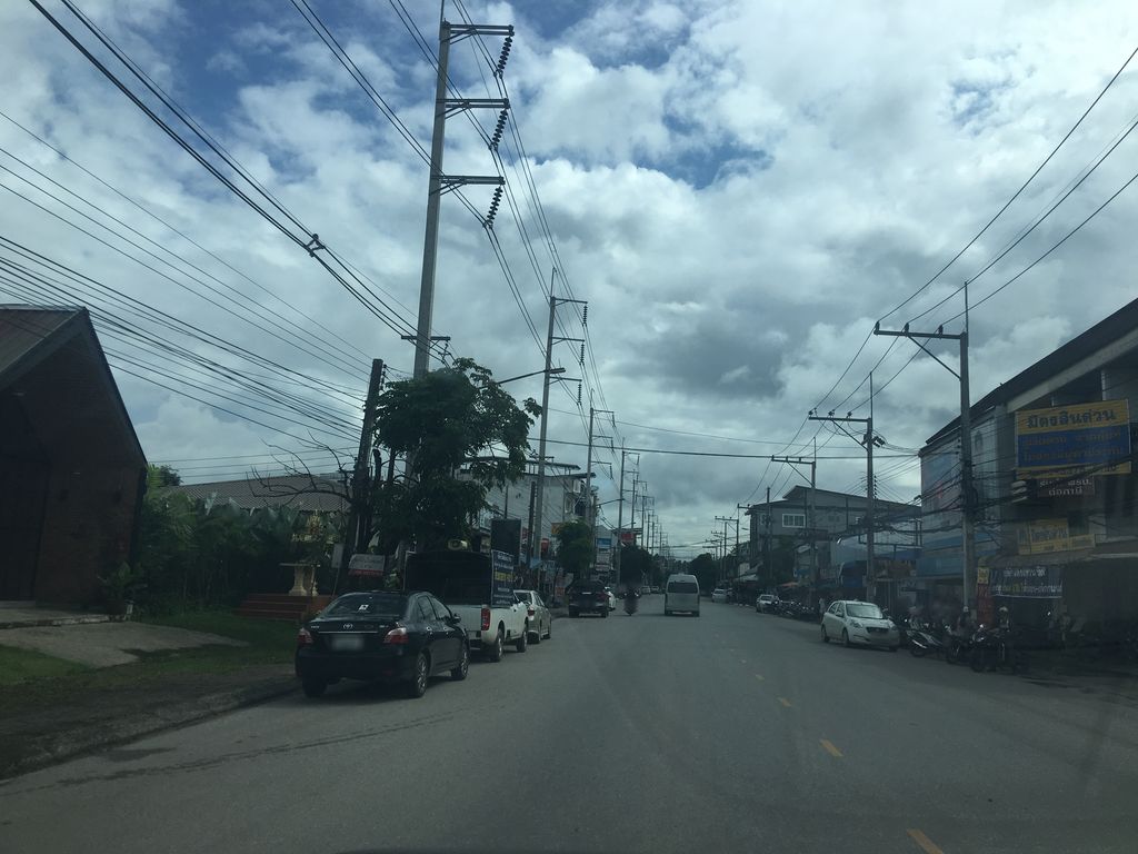 ภาพถนนตรงที่ ร้าน Hop Chafe เด่นห้า เชียงราย ตั้งอยู่ ถ่ายโดย wapriz พ.ศ. 2561 (2018) · A street-level view of where ร้าน Hop Chafe เด่นห้า เชียงราย stands, by wapriz in 2561 (2018)