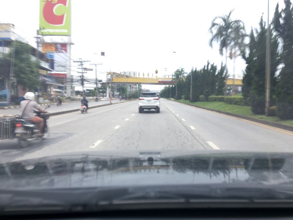 ภาพถนนตรงที่ เชียงรายแซตเทิลไลต์ ตั้งอยู่ ถ่ายโดย wapriz พ.ศ. 2561 (2018) · A street-level view of where เชียงรายแซตเทิลไลต์ · Chiang Rai Saetthoenlai stands, by wapriz in 2561 (2018)