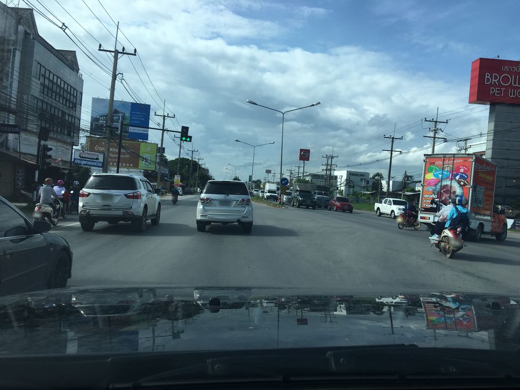ภาพถนนตรงที่ นิดรถดีเชียงราย ตั้งอยู่ ถ่ายโดย wapriz พ.ศ. 2561 (2018) · A street-level view of where นิดรถดีเชียงราย · Nit Rot Di Chiang Rai stands, by wapriz in 2561 (2018)
