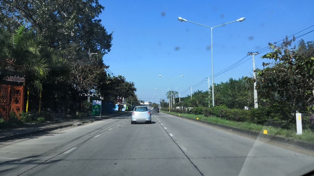 ภาพถนนตรงที่ เชียงราย น้ำตก หินเทียม ตั้งอยู่ ถ่ายโดย charlesano พ.ศ. 2561 (2018) · A street-level view of where เชียงราย น้ำตก หินเทียม · Chiang Rai Nam Tok Hinthiam stands, by charlesano in 2561 (2018)