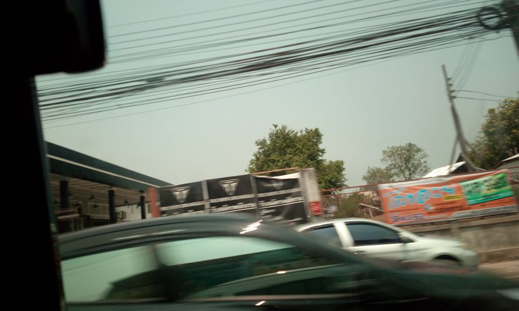 ภาพถนนตรงที่ เจริญใจเบรคยนต์ ตั้งอยู่ ถ่ายโดย ozflor พ.ศ. 2562 (2019) · A street-level view of where เจริญใจเบรคยนต์ · Charoen Chai Brake Yon stands, by ozflor in 2562 (2019)