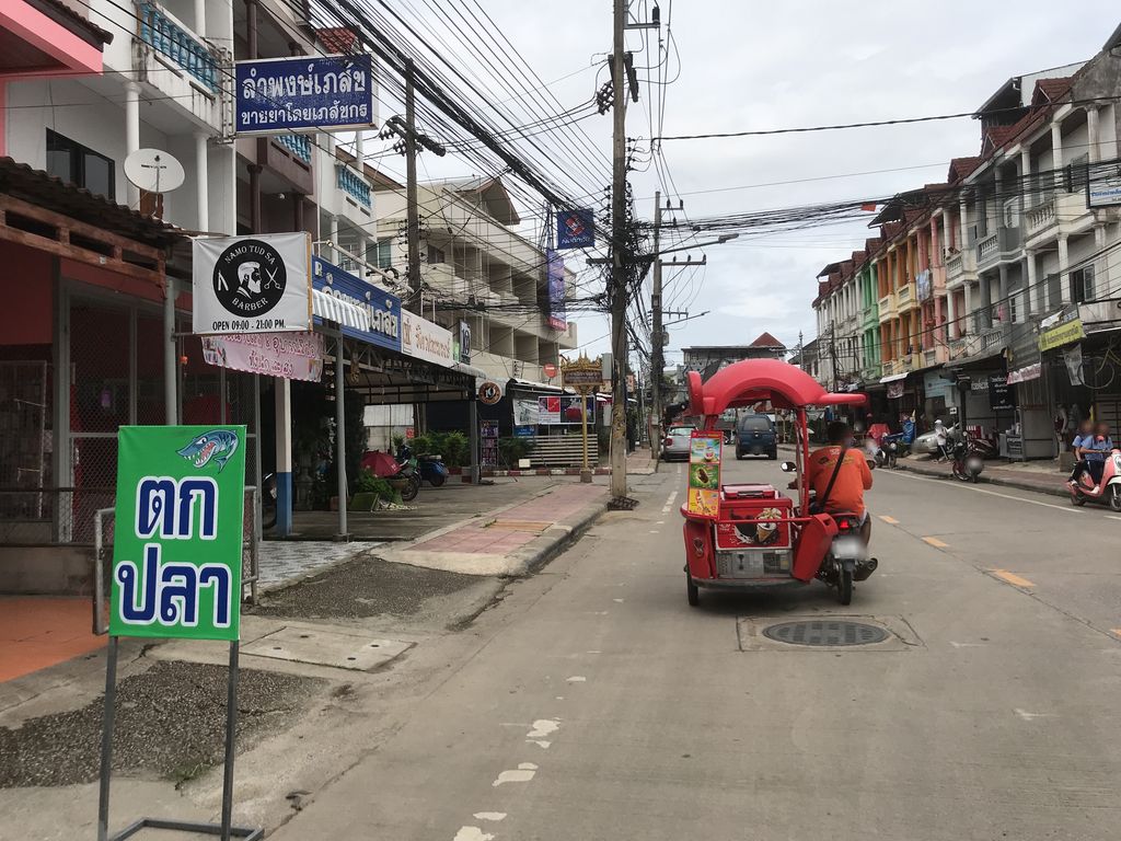 ภาพถนนตรงที่ 19 Ju Ju-19 จูจู ตั้งอยู่ ถ่ายโดย kiw พ.ศ. 2561 (2018) · A street-level view of where 19 Ju Ju-19 จูจู · 19 Ju Ju-19 Chuchu stands, by kiw in 2561 (2018)