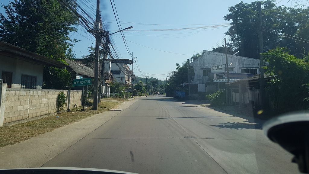 ภาพถนนตรงที่ Buttercup Cafe Coffee and Waffle ตั้งอยู่ ถ่ายโดย igorzo พ.ศ. 2562 (2019) · A street-level view of where Buttercup Cafe Coffee and Waffle stands, by igorzo in 2562 (2019)