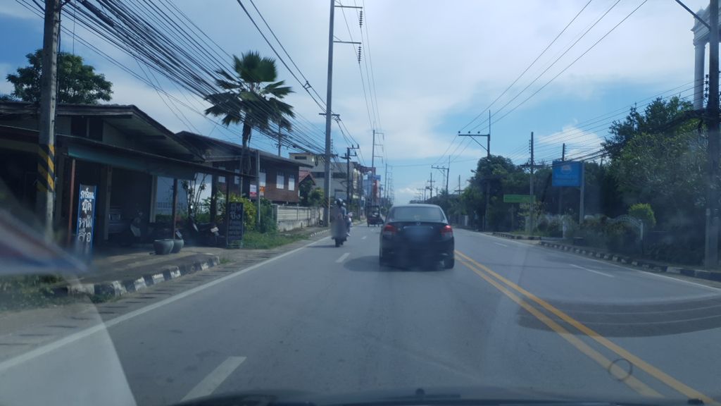ภาพถนนตรงที่ แดงจ้า ปลาจุ่ม ตั้งอยู่ ถ่ายโดย silamanee พ.ศ. 2561 (2018) · A street-level view of where แดงจ้า ปลาจุ่ม · Daengcha Plachum stands, by silamanee in 2561 (2018)