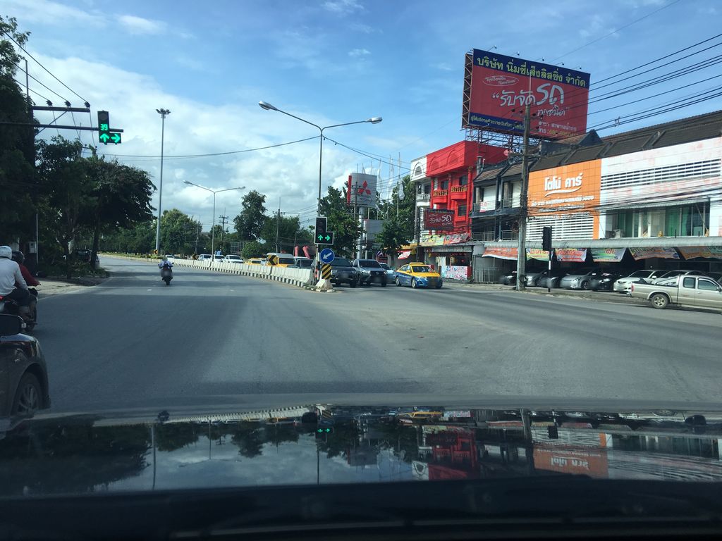 ภาพถนนตรงที่ Ban Chang Motorcycle Tire Shop & Service ตั้งอยู่ ถ่ายโดย wapriz พ.ศ. 2561 (2018) · A street-level view of where Ban Chang Motorcycle Tire Shop & Service stands, by wapriz in 2561 (2018)