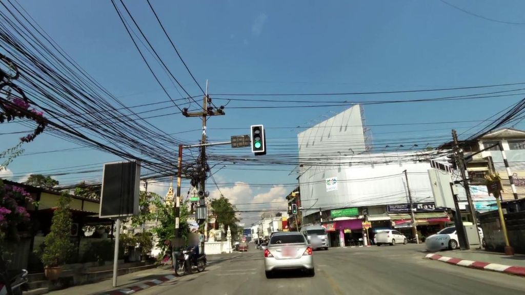 ภาพถนนตรงที่ ห้องภาพ มองซิเออ ตั้งอยู่ ถ่ายโดย toffy พ.ศ. 2561 (2018) · A street-level view of where ห้องภาพ มองซิเออ · Hongphap Mongsioe stands, by toffy in 2561 (2018)