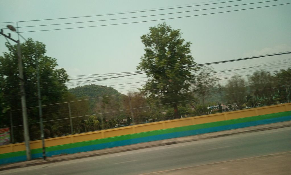 ภาพถนนตรงที่ คุณวัฒน์ต้มเลือดหมู ตั้งอยู่ ถ่ายโดย ozflor พ.ศ. 2562 (2019) · A street-level view of where คุณวัฒน์ต้มเลือดหมู · Khun Wat Tomlueatmu stands, by ozflor in 2562 (2019)