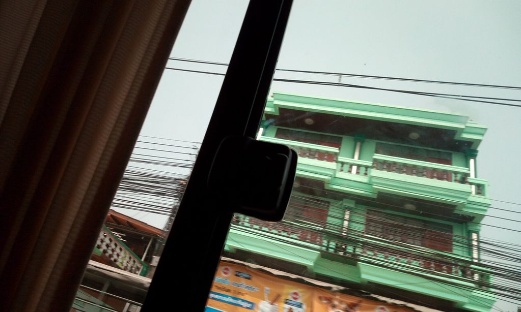 ภาพถนนตรงที่ Okay Shabu ตั้งอยู่ ถ่ายโดย ozflor พ.ศ. 2562 (2019) · A street-level view of where Okay Shabu stands, by ozflor in 2562 (2019)