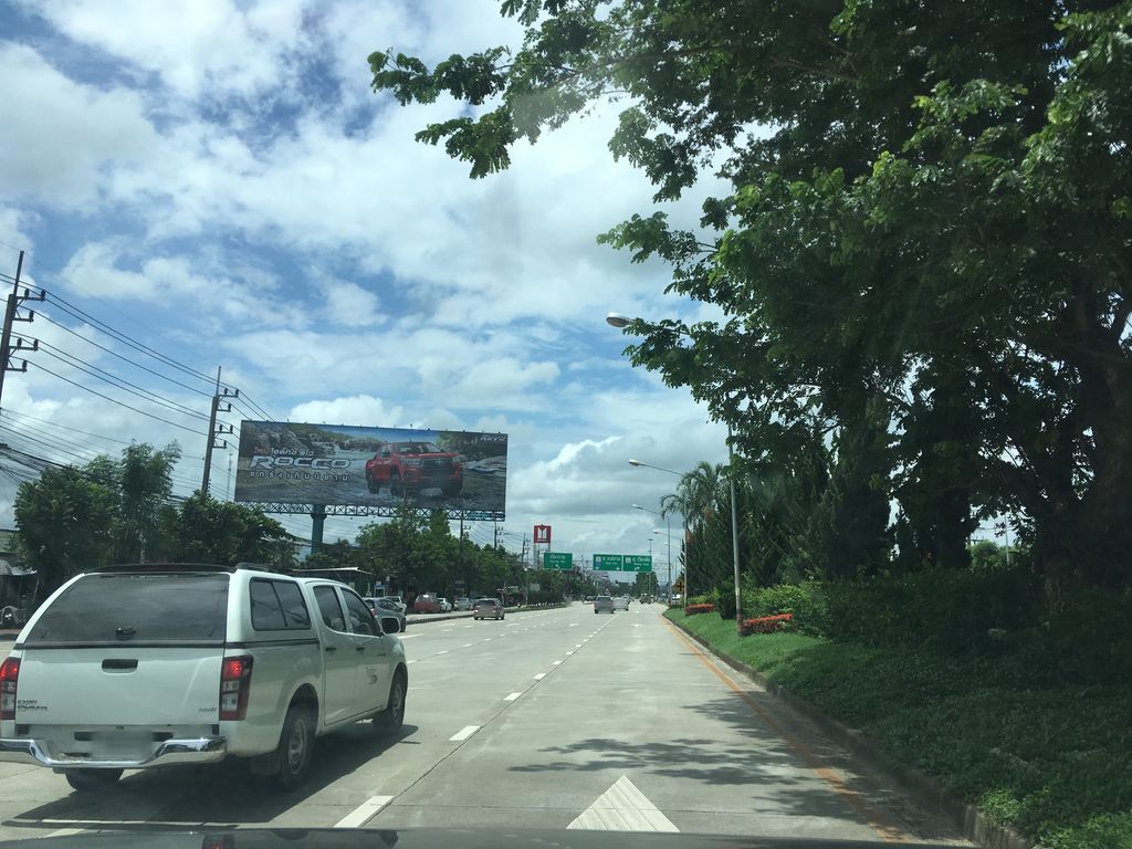 ภาพถนนตรงที่ เอส.เค.ยางยนต์เชียงราย ตั้งอยู่ ถ่ายโดย wapriz พ.ศ. 2561 (2018) · A street-level view of where เอส.เค.ยางยนต์เชียงราย · S.khe.yangyon Chiang Rai stands, by wapriz in 2561 (2018)