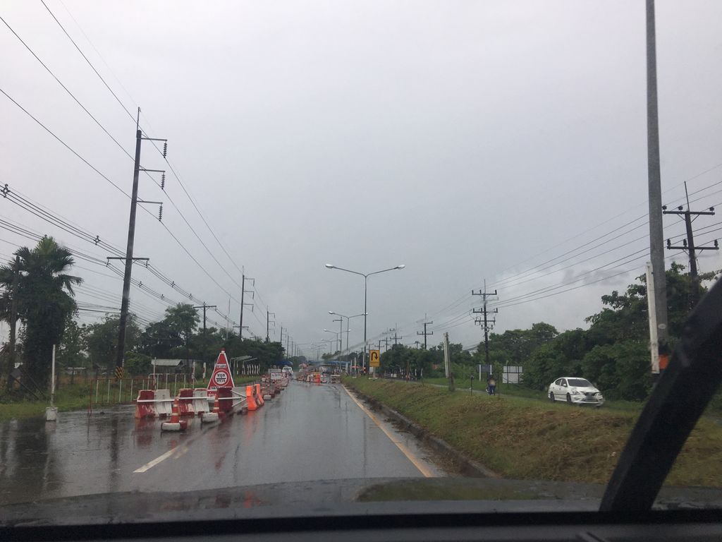 ภาพถนนตรงที่ Shipsmile Services สาขาโป่งงาม เชียงราย ส่งพัสดุ Flash express /ไปรษณีย์ไทย ตั้งอยู่ ถ่ายโดย wapriz พ.ศ. 2561 (2018) · A street-level view of where Shipsmile Services สาขาโป่งงาม เชียงราย ส่งพัสดุ Flash express /ไปรษณีย์ไทย stands, by wapriz in 2561 (2018)
