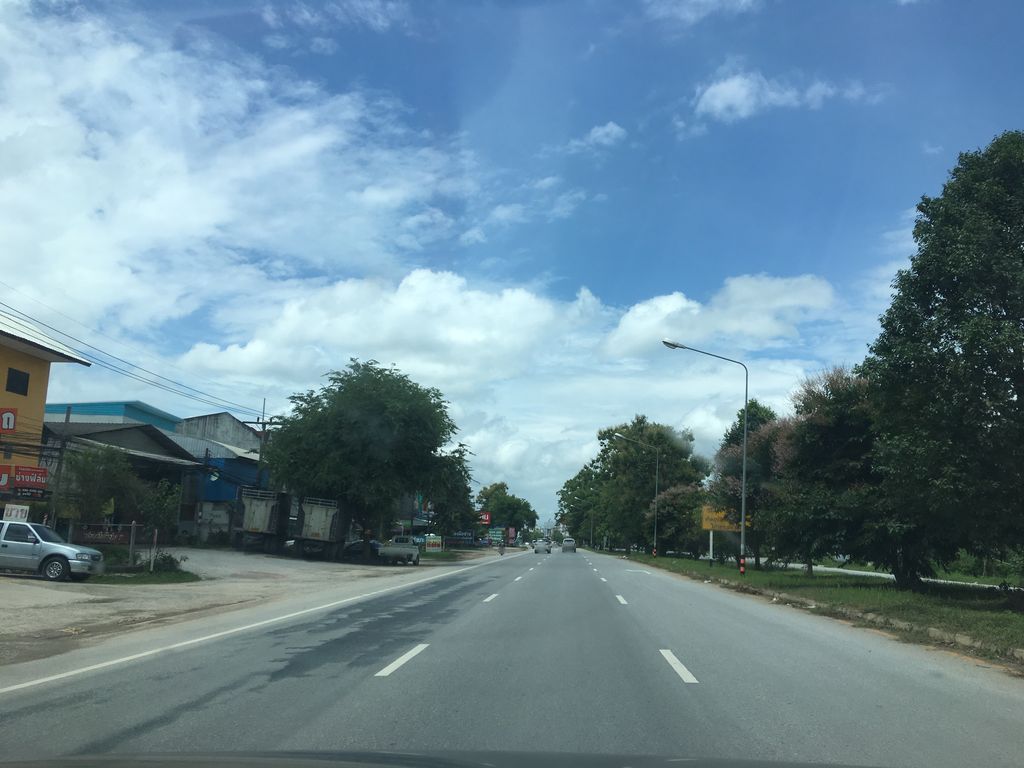 ภาพถนนตรงที่ ซาวด์เวฟคาร์ออดิโอ ตั้งอยู่ ถ่ายโดย wapriz พ.ศ. 2561 (2018) · A street-level view of where ซาวด์เวฟคาร์ออดิโอ · Sound Wep Car Audio stands, by wapriz in 2561 (2018)