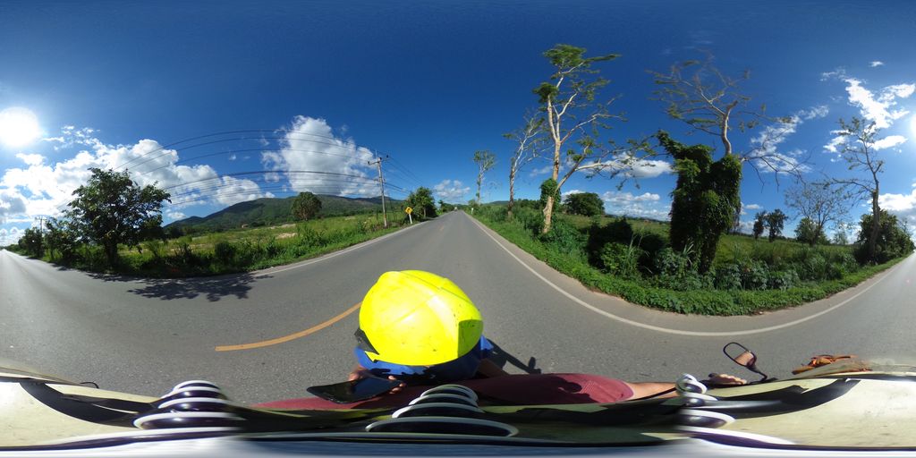 ภาพถนนตรงที่ นั่งซุ้มริมจัน ตั้งอยู่ ถ่ายโดย maricarrabonza พ.ศ. 2562 (2019) · A street-level view of where นั่งซุ้มริมจัน · Nang Sum Rimchan stands, by maricarrabonza in 2562 (2019)