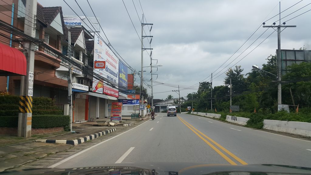 ภาพถนนตรงที่ ร้านเดอะบิวตี้ 5 & 9 ตั้งอยู่ ถ่ายโดย jrcarlsen พ.ศ. 2559 (2016) · A street-level view of where ร้านเดอะบิวตี้ 5 & 9 · Ran The Beauty 5 & 9 stands, by jrcarlsen in 2559 (2016)