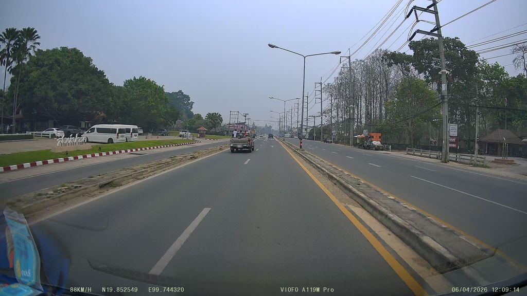 ภาพถนนตรงที่ YingBoo Coffee ตั้งอยู่ ถ่ายโดย ThailandCambodia พ.ศ. 2569 (2026) · A street-level view of where YingBoo Coffee stands, by ThailandCambodia in 2569 (2026)