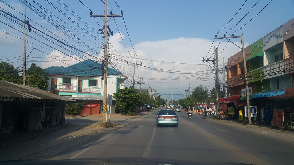 ภาพถนนตรงที่ สาตร์ อิเล็กทรอนิกส์ ตั้งอยู่ ถ่ายโดย jrcarlsen พ.ศ. 2560 (2017) · A street-level view of where สาตร์ อิเล็กทรอนิกส์ · Sa Electronics stands, by jrcarlsen in 2560 (2017)