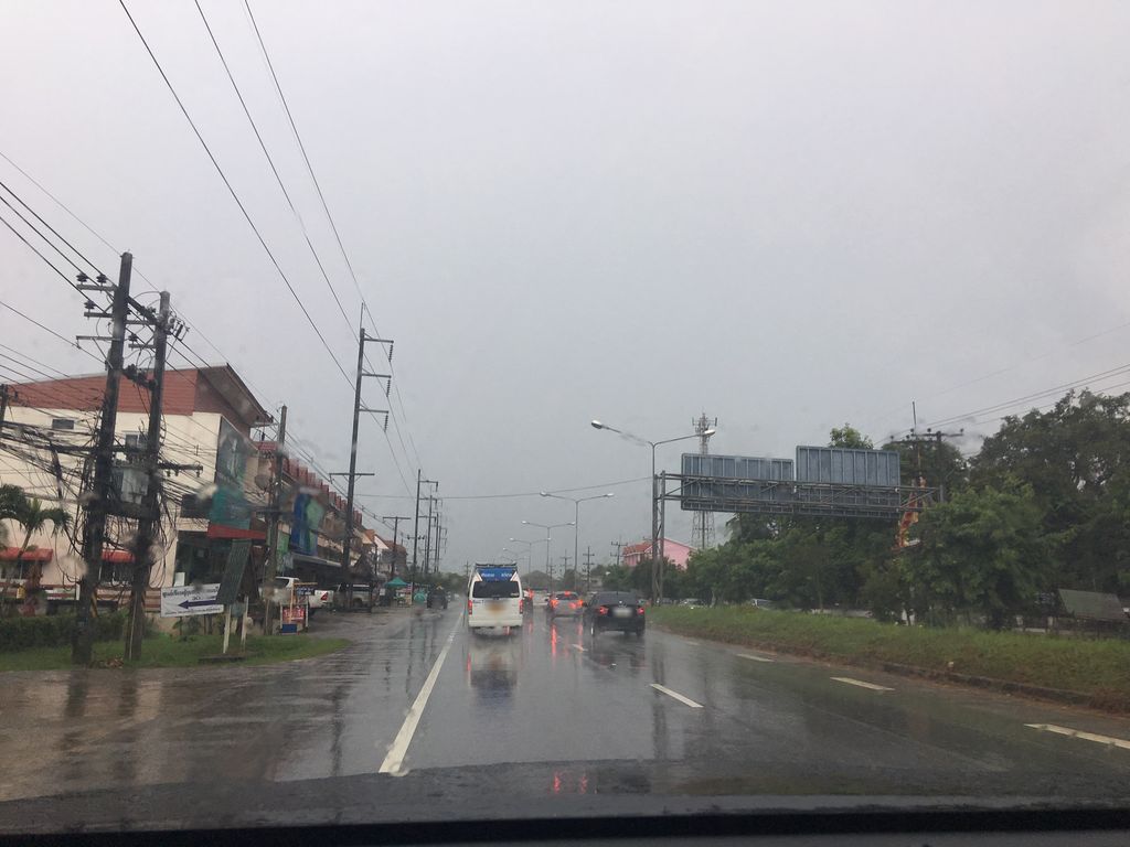 ภาพถนนตรงที่ ทวียนต์ ห้วยไคร้ ตั้งอยู่ ถ่ายโดย wapriz พ.ศ. 2561 (2018) · A street-level view of where ทวียนต์ ห้วยไคร้ · Thawiina Huai Khai stands, by wapriz in 2561 (2018)