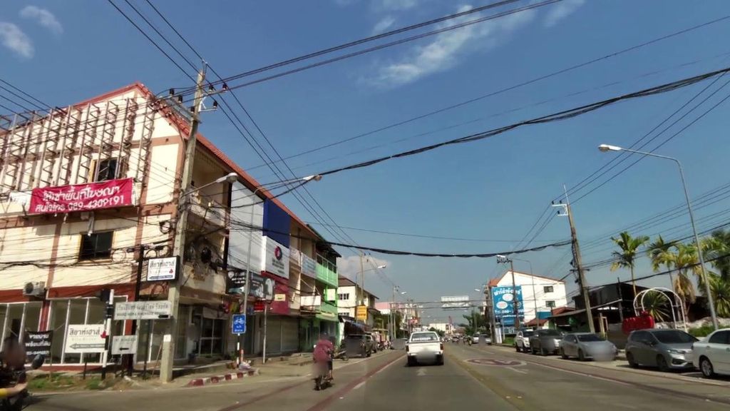 ภาพถนนตรงที่ T A B S Bar & Dining Cafe ตั้งอยู่ ถ่ายโดย toffy พ.ศ. 2561 (2018) · A street-level view of where T A B S Bar & Dining Cafe stands, by toffy in 2561 (2018)