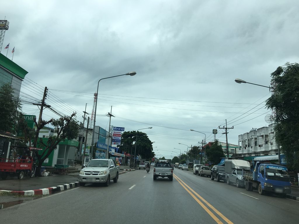ภาพถนนตรงที่ รสกาแฟ ตั้งอยู่ ถ่ายโดย wapriz พ.ศ. 2561 (2018) · A street-level view of where รสกาแฟ · Rotkafae stands, by wapriz in 2561 (2018)