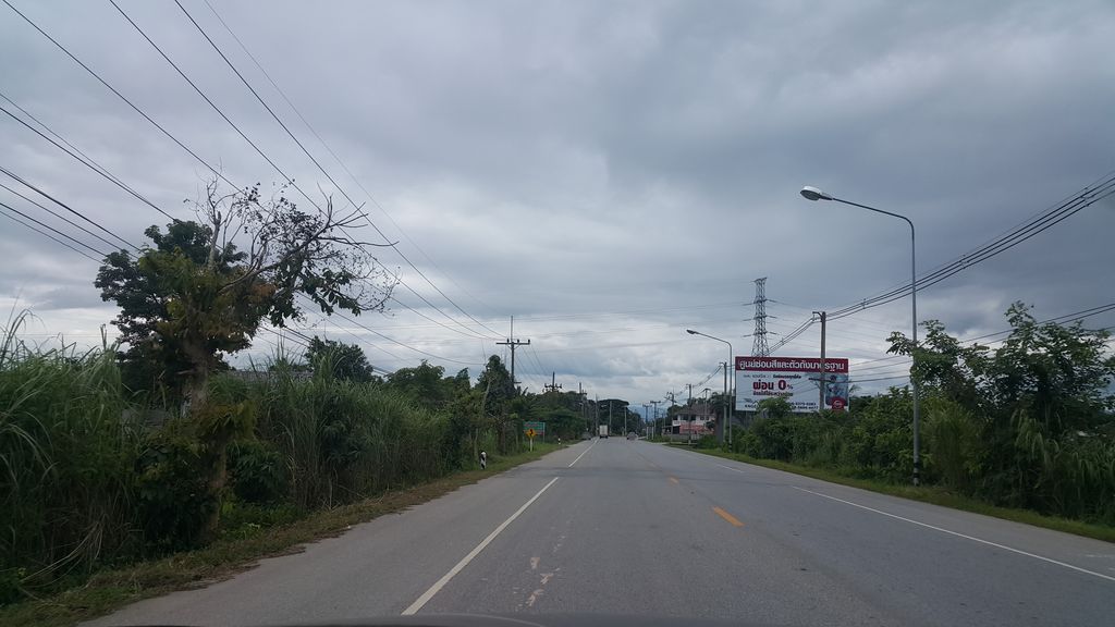 ภาพถนนตรงที่ Pam & Pan แพมกับแพน ตั้งอยู่ ถ่ายโดย jrcarlsen พ.ศ. 2559 (2016) · A street-level view of where Pam & Pan แพมกับแพน stands, by jrcarlsen in 2559 (2016)