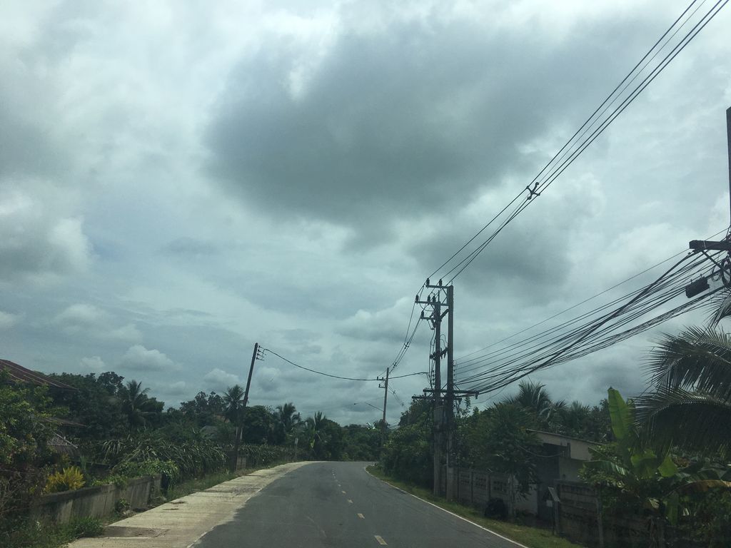 ภาพถนนตรงที่ บ้านสันทราย ตั้งอยู่ ถ่ายโดย wapriz พ.ศ. 2561 (2018) · A street-level view of where บ้านสันทราย · Ban San Sai stands, by wapriz in 2561 (2018)
