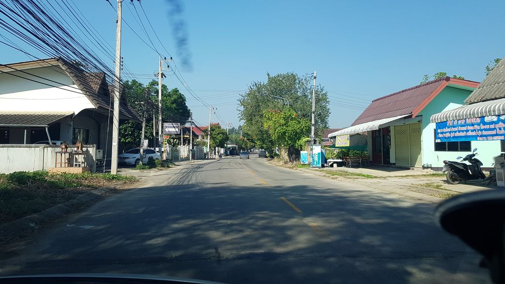 ภาพถนนตรงที่ ฮ่องลี่รักษาสัตว์-Honglee pet clinic ตั้งอยู่ ถ่ายโดย igorzo พ.ศ. 2562 (2019) · A street-level view of where ฮ่องลี่รักษาสัตว์-Honglee pet clinic stands, by igorzo in 2562 (2019)