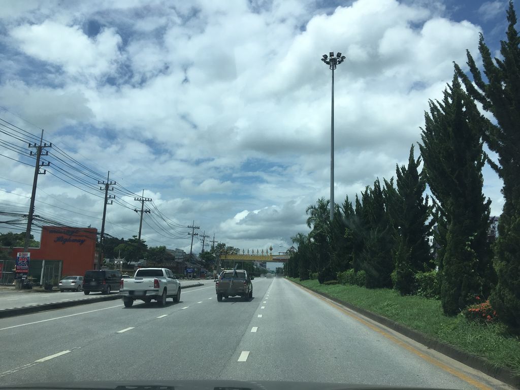 ภาพถนนตรงที่ PocBar Chiangrai ตั้งอยู่ ถ่ายโดย wapriz พ.ศ. 2561 (2018) · A street-level view of where PocBar Chiangrai stands, by wapriz in 2561 (2018)