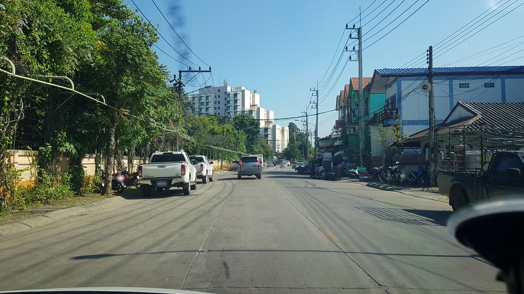 ภาพถนนตรงที่ Chiangrai corner ตั้งอยู่ ถ่ายโดย igorzo พ.ศ. 2562 (2019) · A street-level view of where Chiangrai corner stands, by igorzo in 2562 (2019)
