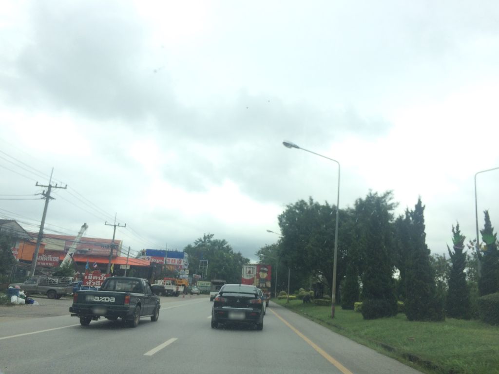 ภาพถนนตรงที่ Amway Shop Chiang Rai ตั้งอยู่ ถ่ายโดย prasert พ.ศ. 2559 (2016) · A street-level view of where Amway Shop Chiang Rai stands, by prasert in 2559 (2016)